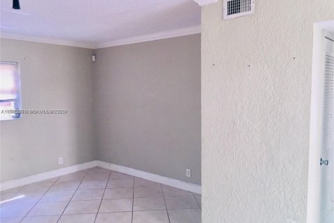 Condo in Hollywood, Florida, 2 bedrooms № 2054497 - photo 26
