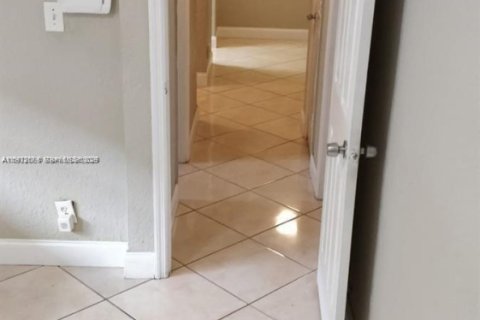 Condo in Hollywood, Florida, 2 bedrooms № 2054497 - photo 16