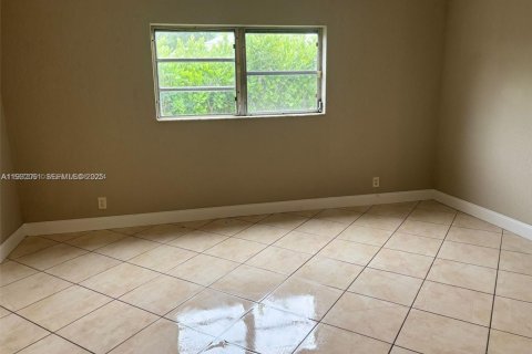 Condo in Hollywood, Florida, 2 bedrooms № 2054497 - photo 25
