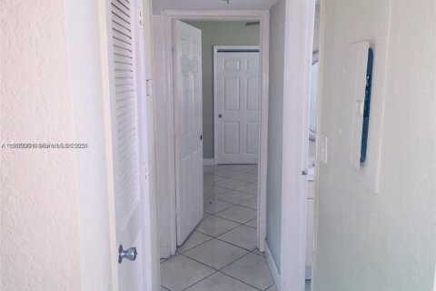 Condo in Hollywood, Florida, 2 bedrooms № 2054497 - photo 20