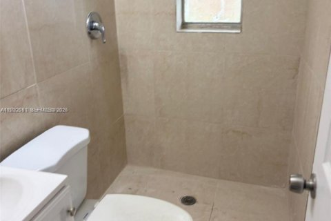 Condo in Hollywood, Florida, 2 bedrooms № 2054497 - photo 19