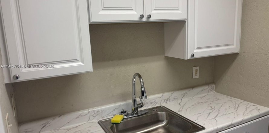 Condo in Hollywood, Florida, 2 bedrooms № 2054497