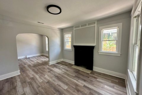 Immobilier commercial à vendre à Tampa, Floride: 8 chambres, 235.23 m2 № 2410445 - photo 5