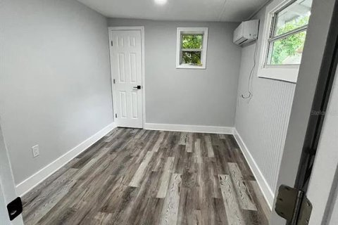 Immobilier commercial à vendre à Tampa, Floride: 8 chambres, 235.23 m2 № 2410445 - photo 19