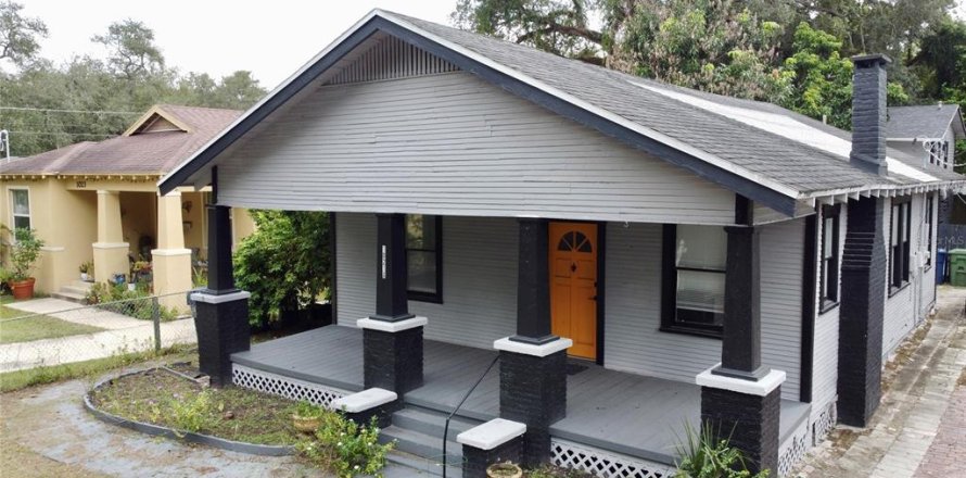 Immobilier commercial à Tampa, Floride 8 chambres, 235.23 m2 № 2410445