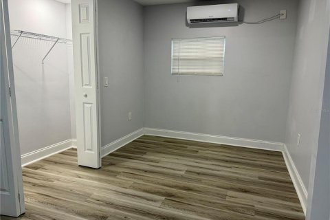 Immobilier commercial à vendre à Tampa, Floride: 8 chambres, 235.23 m2 № 2410445 - photo 27