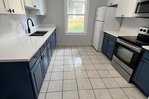 Immobilier commercial à vendre à Tampa, Floride: 8 chambres, 235.23 m2 № 2410445 - photo 11