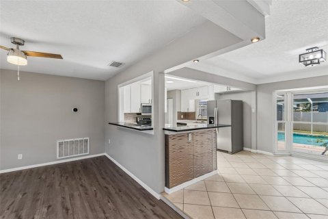 Casa en venta en Tampa, Florida, 4 dormitorios, 181.9 m2 № 2201807 - foto 15
