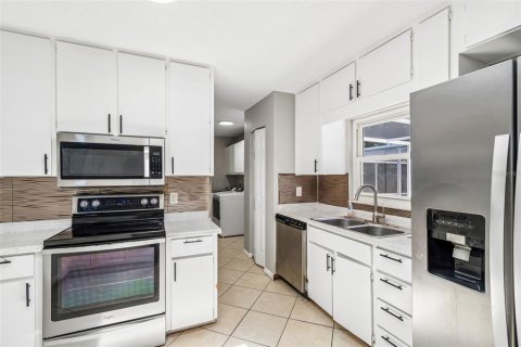 Casa en venta en Tampa, Florida, 4 dormitorios, 181.9 m2 № 2201807 - foto 21