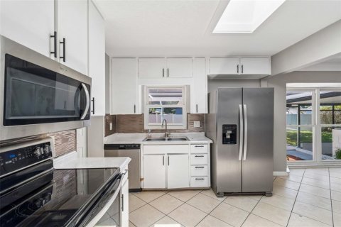 Casa en venta en Tampa, Florida, 4 dormitorios, 181.9 m2 № 2201807 - foto 22