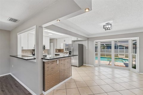 Casa en venta en Tampa, Florida, 4 dormitorios, 181.9 m2 № 2201807 - foto 13
