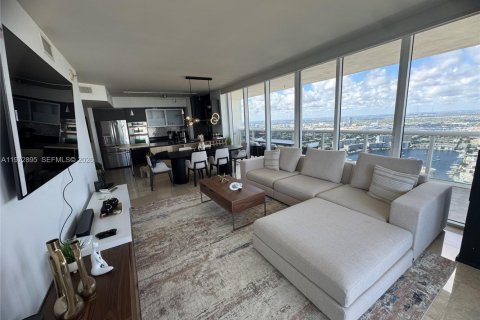 Condo in Hallandale Beach, Florida, 2 bedrooms  № 2052883
