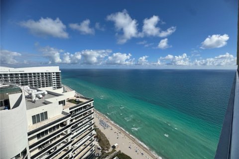 Condo in Hallandale Beach, Florida, 2 bedrooms  № 2052883 - photo 25