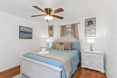 House in Seminole, Florida 4 bedrooms, 168.62 sq.m. № 1819210 - photo 29