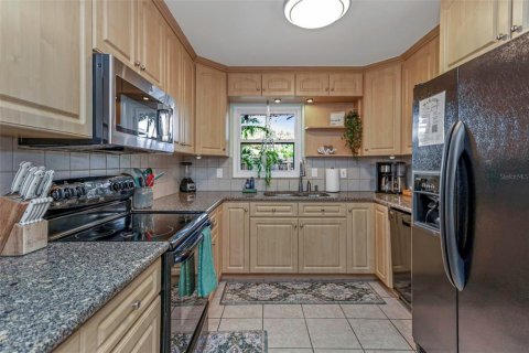 House in Seminole, Florida 4 bedrooms, 168.62 sq.m. № 1819210 - photo 9