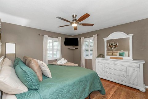 House in Seminole, Florida 4 bedrooms, 168.62 sq.m. № 1819210 - photo 25