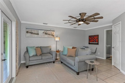 House in Seminole, Florida 4 bedrooms, 168.62 sq.m. № 1819210 - photo 17