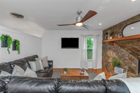 House in Seminole, Florida 4 bedrooms, 168.62 sq.m. № 1819210 - photo 6