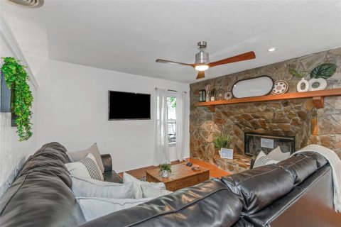 House in Seminole, Florida 4 bedrooms, 168.62 sq.m. № 1819210 - photo 4