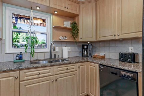 House in Seminole, Florida 4 bedrooms, 168.62 sq.m. № 1819210 - photo 10