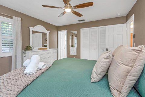 House in Seminole, Florida 4 bedrooms, 168.62 sq.m. № 1819210 - photo 27