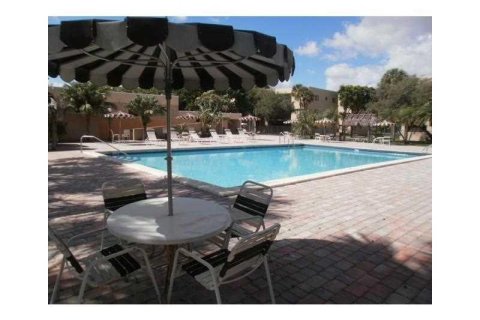 Copropriété à louer à Miami, Floride: 3 chambres, 96.62 m2 № 2153953 - photo 7