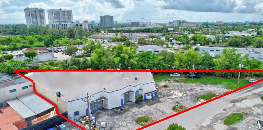Commercial property in North Miami Beach, Florida № 1811277