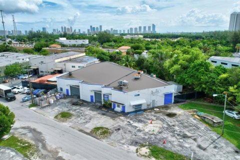 Commercial property in North Miami Beach, Florida № 1811277 - photo 4