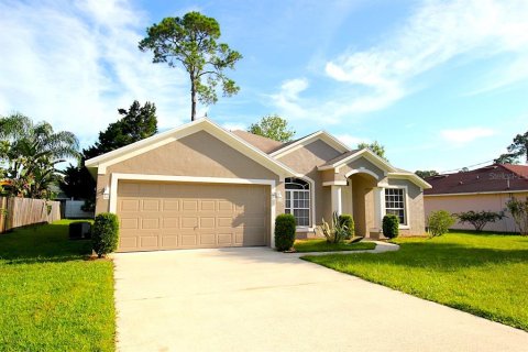 House in Palm Coast, Florida 3 bedrooms, 196.21 sq.m. № 1906784 - photo 3
