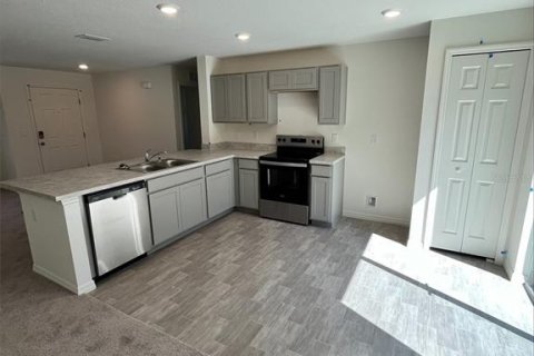 House in Hastings, Florida 3 bedrooms, 115.48 sq.m. № 1557221 - photo 5