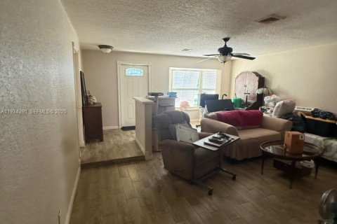 Casa en venta en Pompano Beach, Florida, 3 dormitorios, 115.85 m2 № 1992698 - foto 12