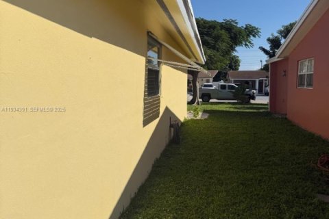 Casa en venta en Pompano Beach, Florida, 3 dormitorios, 115.85 m2 № 1992698 - foto 8