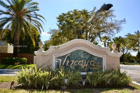 House in Miami, Florida 3 bedrooms, 180.79 sq.m. № 2030267 - photo 27