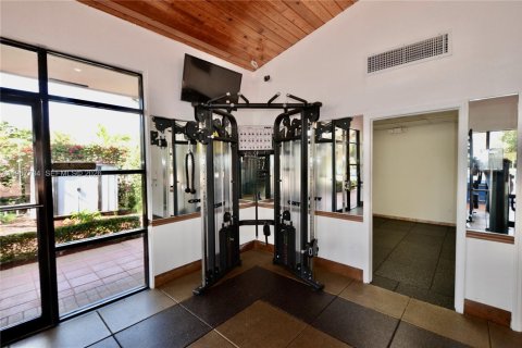 House in Miami, Florida 3 bedrooms, 180.79 sq.m. № 2030267 - photo 30