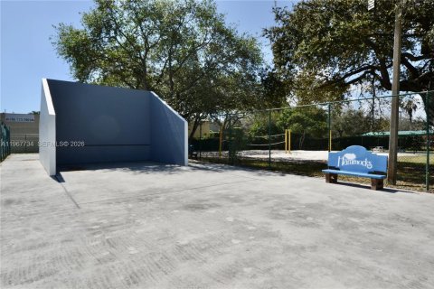 House in Miami, Florida 3 bedrooms, 180.79 sq.m. № 2030267 - photo 26