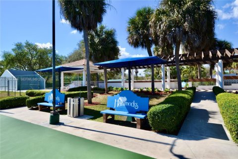 House in Miami, Florida 3 bedrooms, 180.79 sq.m. № 2030267 - photo 22