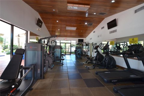 House in Miami, Florida 3 bedrooms, 180.79 sq.m. № 2030267 - photo 29