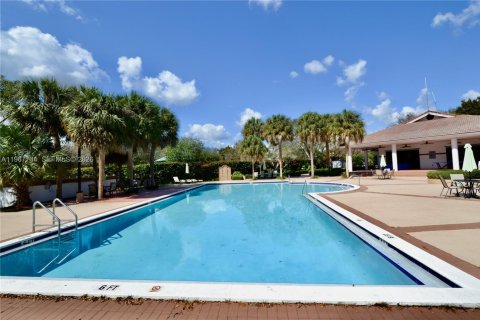 House in Miami, Florida 3 bedrooms, 180.79 sq.m. № 2030267 - photo 24