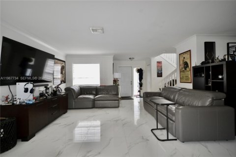 House in Miami, Florida 3 bedrooms, 180.79 sq.m. № 2030267