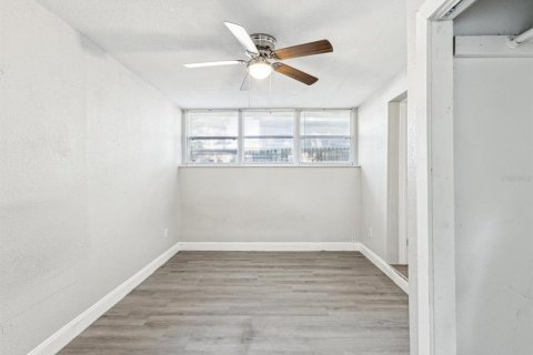 House in Largo, Florida 4 bedrooms, 103.4 sq.m. № 1780960 - photo 18