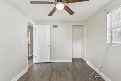 House in Largo, Florida 4 bedrooms, 103.4 sq.m. № 1780960 - photo 13