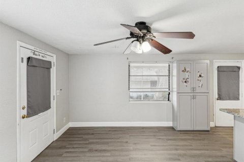 House in Largo, Florida 4 bedrooms, 103.4 sq.m. № 1780960 - photo 6