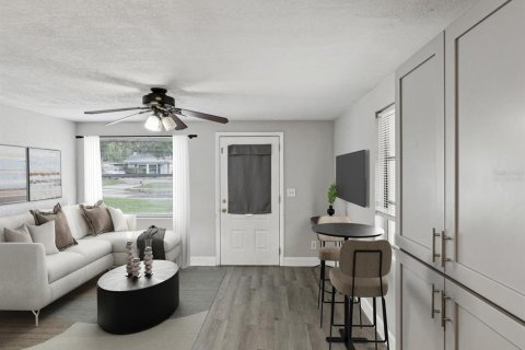 House in Largo, Florida 4 bedrooms, 103.4 sq.m. № 1780960 - photo 4