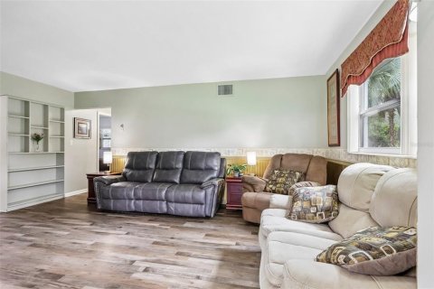 Casa en venta en Umatilla, Florida, 2 dormitorios, 117.89 m2 № 2386470 - foto 7