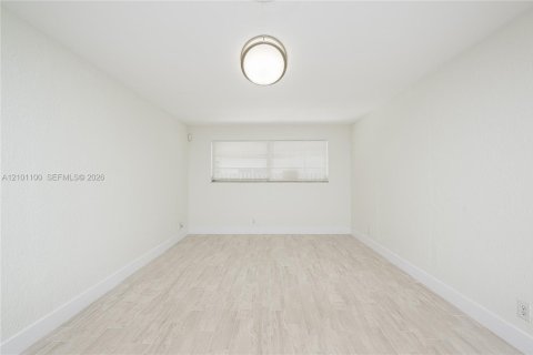 House in Hollywood, Florida 4 bedrooms, 196.67 sq.m. № 2401343 - photo 23