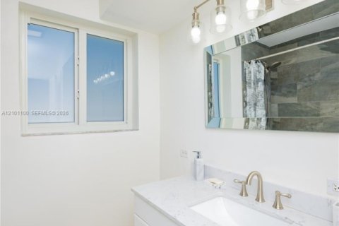 House in Hollywood, Florida 4 bedrooms, 196.67 sq.m. № 2401343 - photo 27