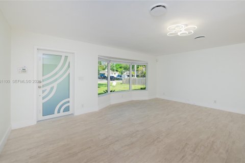 House in Hollywood, Florida 4 bedrooms, 196.67 sq.m. № 2401343 - photo 3