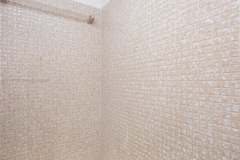 House in Hollywood, Florida 4 bedrooms, 196.67 sq.m. № 2401343 - photo 18