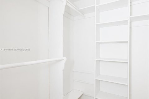 House in Hollywood, Florida 4 bedrooms, 196.67 sq.m. № 2401343 - photo 14