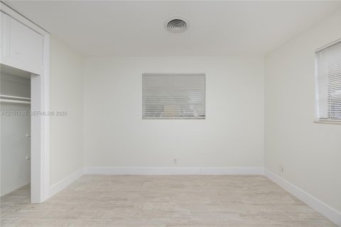 House in Hollywood, Florida 4 bedrooms, 196.67 sq.m. № 2401343 - photo 22